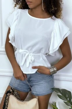Blouse Blanche à Volant Et Ceinture