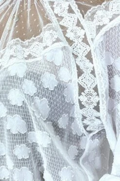 Blouse Blanche En Dentelle à Col Haut Avec élastique à La Taille Et Manches -Promos Raffinoux Boutique blouse blanche en dentelle a col haut avec elastique a la taille et manches 4