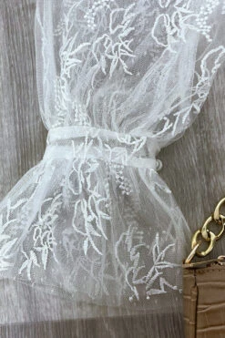 Blouse Blanche En Tulle Et Dentelle à Volant Col Fraise -Promos Raffinoux Boutique blouse blanche en tulle et dentelle a volant col fraise 6