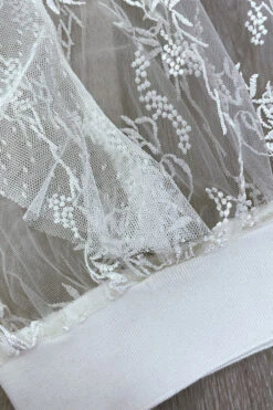 Blouse Blanche En Tulle Et Dentelle à Volant Col Fraise -Promos Raffinoux Boutique blouse blanche en tulle et dentelle a volant col fraise 8