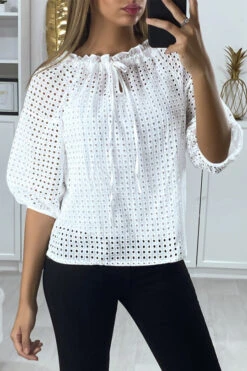 Blouse Blanche Manches Bouffante Col Bateau En Matière à Trous -Promos Raffinoux Boutique blouse blanche manches bouffante col bateau en matiere a trous 4