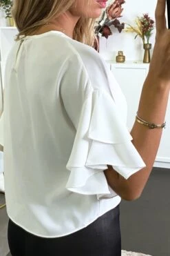Blouse Blanche Over-size Avec Volants Aux Manches -Promos Raffinoux Boutique blouse blanche over size avec volants aux manches 4
