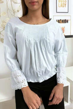 Blouse Bleu Plissé Au Buste Avec Volant En Dentelle Aux Manches -Promos Raffinoux Boutique blouse bleu plisse au buste avec volant en dentelle aux manches 3