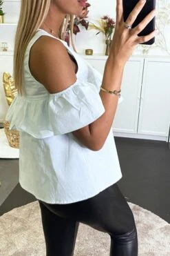 Blouse Bleue Claire à Volant Et épaules Dénudées Effet Bouffant. -Promos Raffinoux Boutique blouse bleue claire a volant et epaules denudees effet bouffant 2