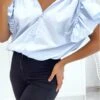 Blouse Chemise Bleu Boutonnés à L'avant Avec Volant Aux Manches Et Fronce Aux épaules