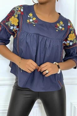 Blouse D'été Marine Avec Détails/fleurs Brodés Et Pompons, à Manches Mi-longues Et Col Rond