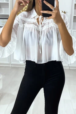 Promos Raffinoux Boutique -Promos Raffinoux Boutique blouse en crepe blanche avec fronce a l avant et volant aux manches 1