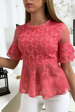 Blouse Fuchsia Avec Joli Motifs Dentelle Et Volant -Promos Raffinoux Boutique blouse fuchsia avec joli motifs dentelle et volant 1