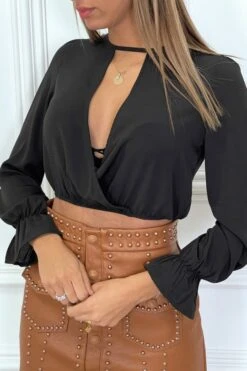 Blouse Noir Crop Top En Voilage à Ouverture Au Col Plongeant -Promos Raffinoux Boutique blouse noir crop top en voilage a ouverture au col plongeant 3