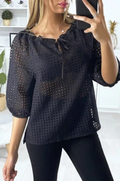 Blouse Noir Manches Bouffante Col Bateau En Matière à Trous -Promos Raffinoux Boutique blouse noir manches bouffante col bateau en matiere a trous 2