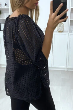 Blouse Noir Manches Bouffante Col Bateau En Matière à Trous -Promos Raffinoux Boutique blouse noir manches bouffante col bateau en matiere a trous 4