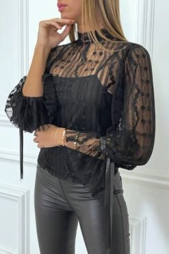 Blouse Noire En Tulle Et Dentelle à Volants -Promos Raffinoux Boutique blouse noire en tulle et dentelle a volants 1