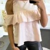 Blouse Rose à Volant Et épaules Dénudées Effet Bouffant.