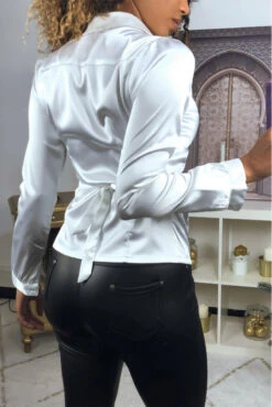 Chemisier Blanc Satiné Style Cache-coeur. F21