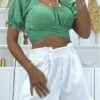 Crop Top Vert à Col Bardot Croisée Sous La Poitrine Et Se Noue Au Dos