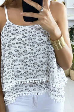 Débardeur Blanc à Volant Avec Motif Et Mini Pompon -Promos Raffinoux Boutique debardeur blanc a volant avec motif et mini pompon 3