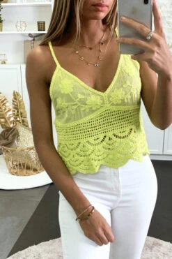 Débardeur Jaune En Coton Avec Joli Motif Brodé En Dentelle