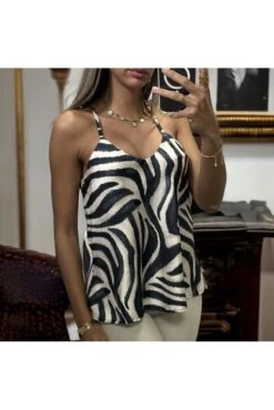 Débardeur Satiné Et Zébré Noir Et Blanc -Promos Raffinoux Boutique debardeur satine et zebre noir et blanc 1