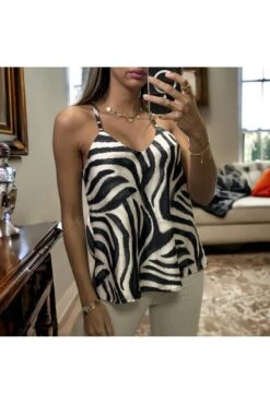 Débardeur Satiné Et Zébré Noir Et Blanc -Promos Raffinoux Boutique debardeur satine et zebre noir et blanc 3