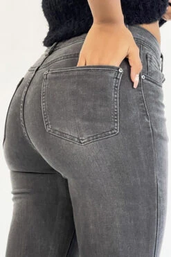 Jean Noir Délavé Taille Haute Patte D'éléphant Avec Fente Cintré à La Taille -Promos Raffinoux Boutique jean noir delave taille haute patte d elephant avec fente cintre a la taille 7