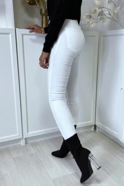 Jean Slim Blanc Taille Haute à Poches Arrières -Promos Raffinoux Boutique jean slim blanc taille haute a poches arrieres 4
