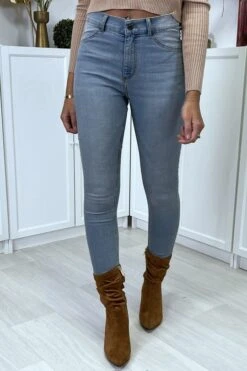 Jean Slim Bleu Délavé à Poches Arrières