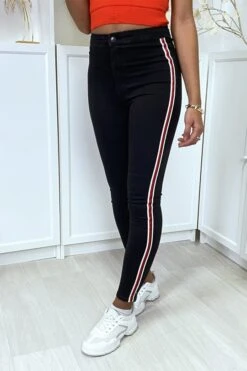 Jean Slim Noir Taille Haute à Bandes Sur Les Côtés -Promos Raffinoux Boutique jean slim noir taille haute a bandes sur les cotes 10