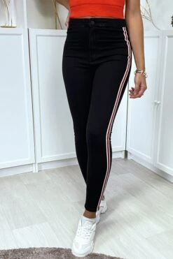 Jean Slim Noir Taille Haute à Bandes Sur Les Côtés -Promos Raffinoux Boutique jean slim noir taille haute a bandes sur les cotes 4