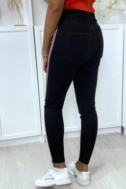 Jean Slim Noir Taille Haute à Bandes Sur Les Côtés -Promos Raffinoux Boutique jean slim noir taille haute a bandes sur les cotes 9