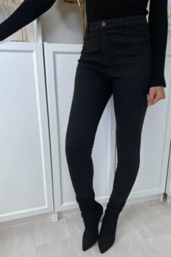 Jean Slim Noir Taille Haute à Poches Arrières -Promos Raffinoux Boutique jean slim noir taille haute a poches arrieres 2