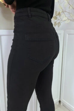 Jean Slim Noir Taille Haute à Poches Arrières -Promos Raffinoux Boutique jean slim noir taille haute a poches arrieres 5