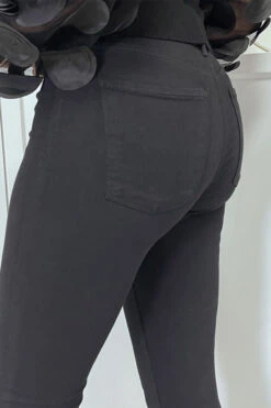 Jean Slim Noir Taille Haute Avec Poches Arrières