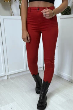 Jean Slim Rouge Taille Haute Avec Poches Arrières -Promos Raffinoux Boutique jean slim rouge taille haute avec poches arrieres 3
