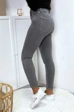 Jeans Gris En Taille Haute Très Extensible Avec Poches -Promos Raffinoux Boutique jeans gris en taille haute tres extensible avec poches 4