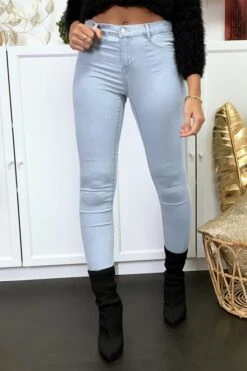 Jeans Slim Bleu Ciel Avec Poches Arrière