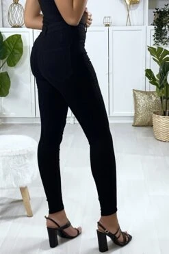 Jeans Slim En Noir Avec Fausse Poches à L'avant -Promos Raffinoux Boutique jeans slim en noir avec fausse poches a l avant 2