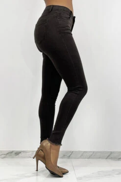 Jeans Slim Marron à Détails Déchiré En Bas -Promos Raffinoux Boutique jeans slim marron a details dechire en bas 3