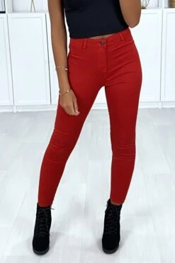 Jeans Slim Rouge Très Extensible Avec Poches à L'arrière -Promos Raffinoux Boutique jeans slim rouge tres extensible avec poches a l arriere 3