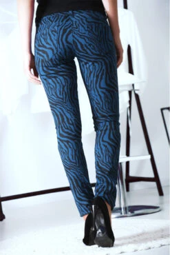 Pantalon Jeans Bleu Extensible Avec Poche Et Motif Noir S1317D -Promos Raffinoux Boutique pantalon jeans bleu extensible avec poche et motif noir s1317d 7