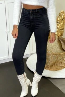 Pantalon Jeans Slim Noir Délavé Avec Poches Arrières -Promos Raffinoux Boutique pantalon jeans slim noir delave avec poches arrieres 2