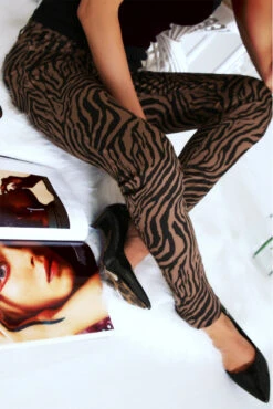 Pantalon Jeans Taupe Avec Ces Motifs Tendances Noir - S1317G -Promos Raffinoux Boutique pantalon jeans taupe avec ces motifs tendances noir s1317g 10