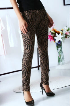 Pantalon Jeans Taupe Avec Ces Motifs Tendances Noir - S1317G -Promos Raffinoux Boutique pantalon jeans taupe avec ces motifs tendances noir s1317g 3