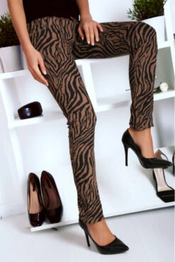 Pantalon Jeans Taupe Avec Ces Motifs Tendances Noir - S1317G -Promos Raffinoux Boutique pantalon jeans taupe avec ces motifs tendances noir s1317g 7