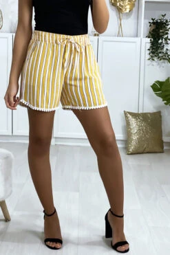 Short Rayé Moutarde Et Blanc En Coton Avec Poches